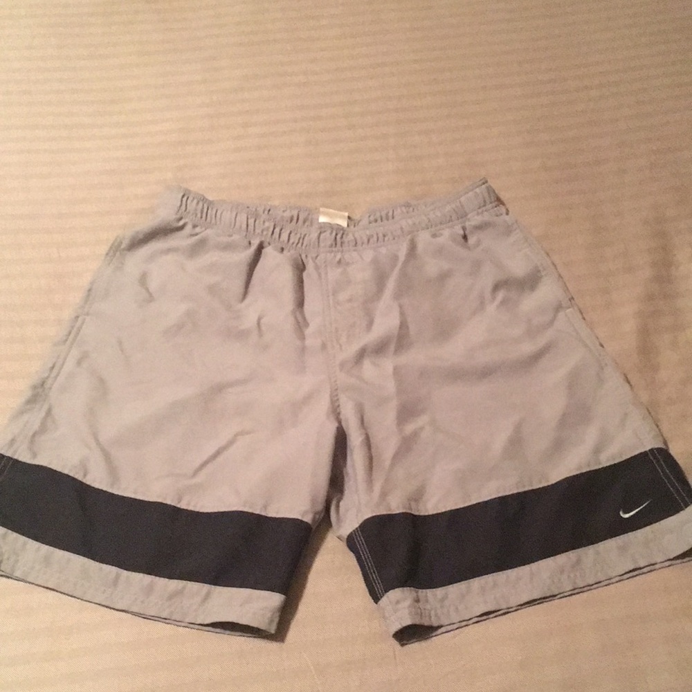 Men’s Nike color block swim trunks Large